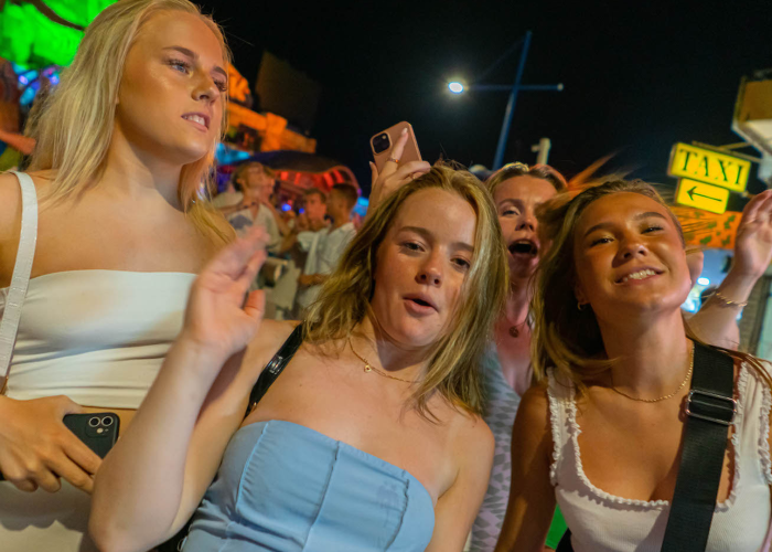 Uptours barcrawl